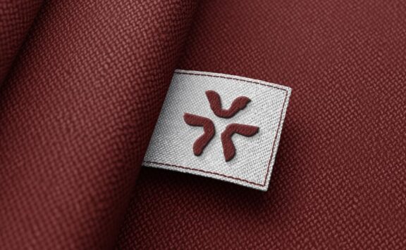 刺绣标签补丁服饰LOGO模型样机 (PSD)