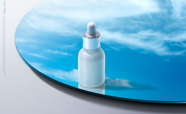蓝天精华液护肤品海报设计模板 (psd)