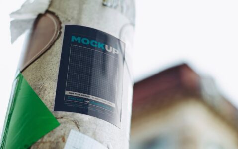 贴在街头杆上的广告模型 样机 (PSD)